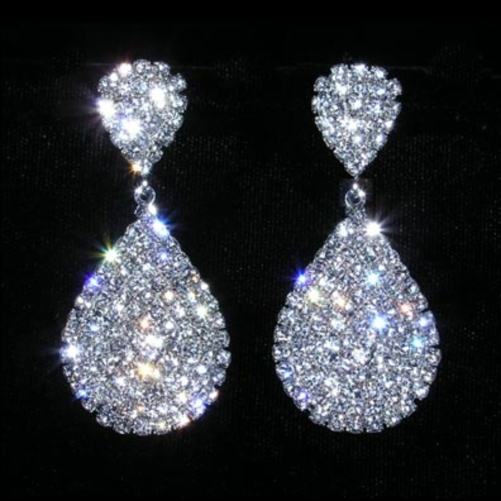 Rhinestone  tear  drop  earrings